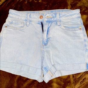 Mom shorts, light wash.